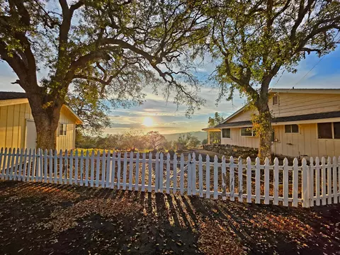 41443 Roaring River Ct, Coarsegold, CA 93614