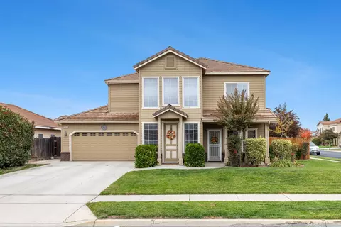 2946 Holt Ave, Sanger, CA 93657