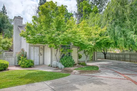 9224 N Stoneridge Ln, Fresno, CA 93720