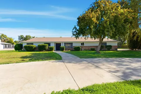 850 Palmer Cir, Lemoore, CA 93245