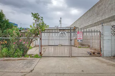 33 W Birch Ave, Pinedale, CA 93650