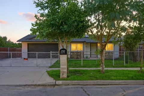 221 W San Joaquin St, Fresno, CA 93706