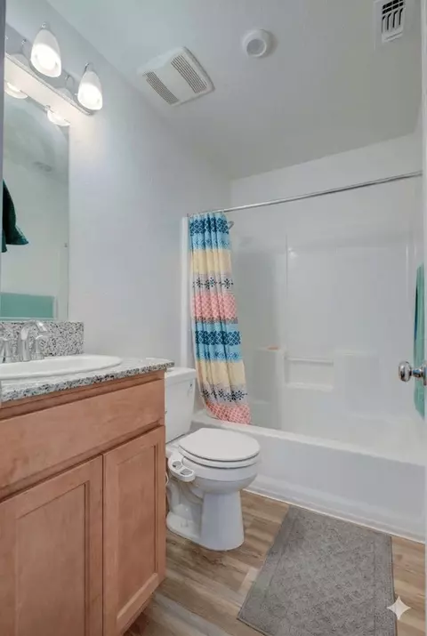 Bath - 2010 Conadria Ave, Chowchilla, CA 93610 photo 1 of 2