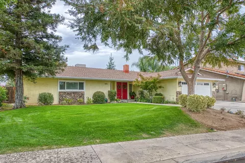 1091 Sierra Ave, Clovis, CA 93612