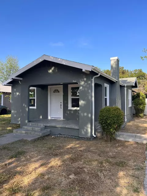 907 S 7th St, Fresno, CA 93702