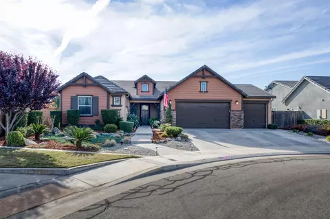 3082 Robinwood Ave, Clovis, CA 93619