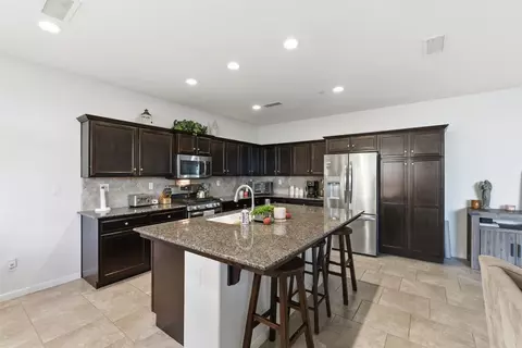 Kitchen - 2449 Lombard Ln, Clovis, CA 93619 photo 1 of 5