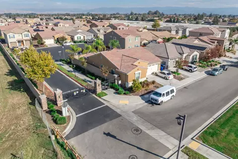 View/Area - 2449 Lombard Ln, Clovis, CA 93619 photo 6 of 9