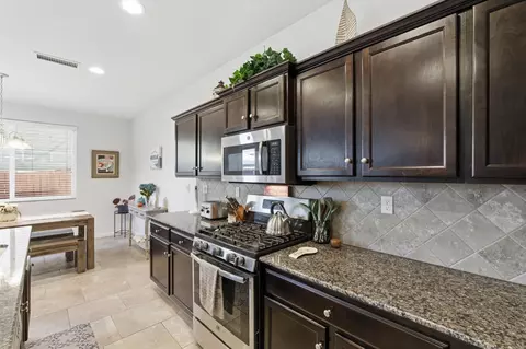 Kitchen - 2449 Lombard Ln, Clovis, CA 93619 photo 3 of 5