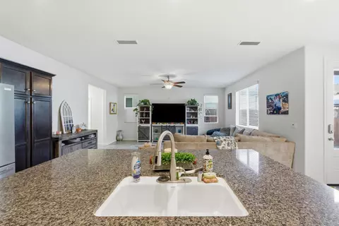 Kitchen - 2449 Lombard Ln, Clovis, CA 93619 photo 5 of 5