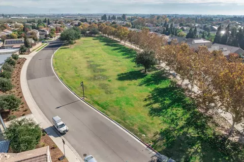 View/Area - 2449 Lombard Ln, Clovis, CA 93619 photo 8 of 9