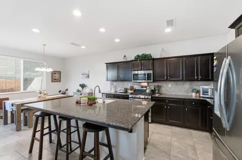 Kitchen - 2449 Lombard Ln, Clovis, CA 93619 photo 2 of 5