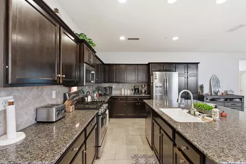 Kitchen - 2449 Lombard Ln, Clovis, CA 93619 photo 4 of 5