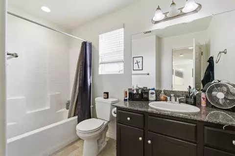 Bath - 2449 Lombard Ln, Clovis, CA 93619 photo 2 of 4