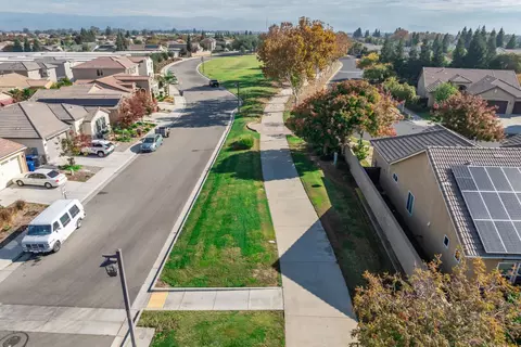 View/Area - 2449 Lombard Ln, Clovis, CA 93619 photo 7 of 9