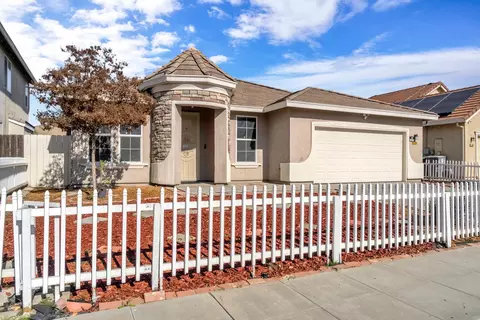1049 Stanford Ave, Madera, CA 93637 photo 4