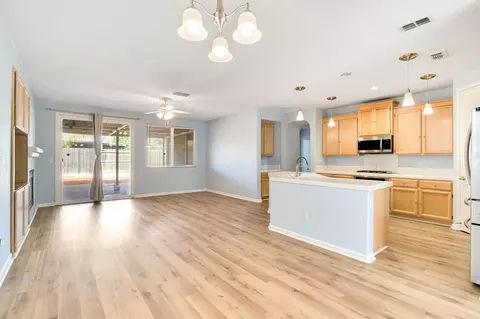 1049 Stanford Ave, Madera, CA 93637 photo 9
