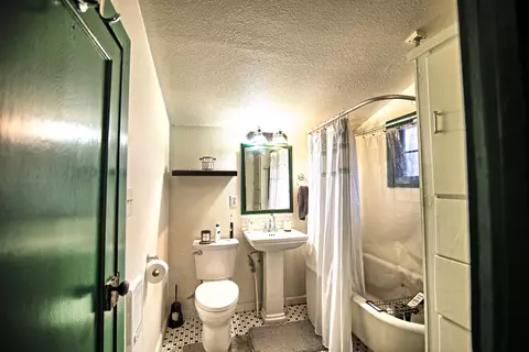 Bath - 48585 Todd Eymann, Miramonte, CA 93641 photo 2 of 3