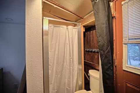 Bath - 48585 Todd Eymann, Miramonte, CA 93641 photo 3 of 3