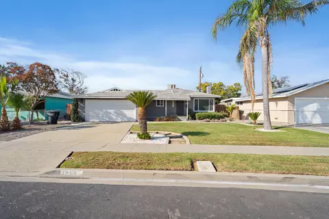 1916 N Burl Dr, Hanford, CA 93230