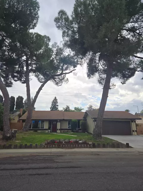 1946 Calimyrna Ave, Clovis, CA 93611