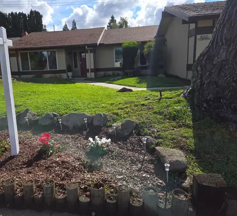 1946 Calimyrna Ave, Clovis, CA 93611