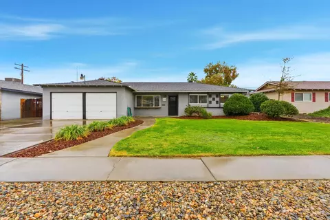 244 Earl Way, Hanford, CA 93230