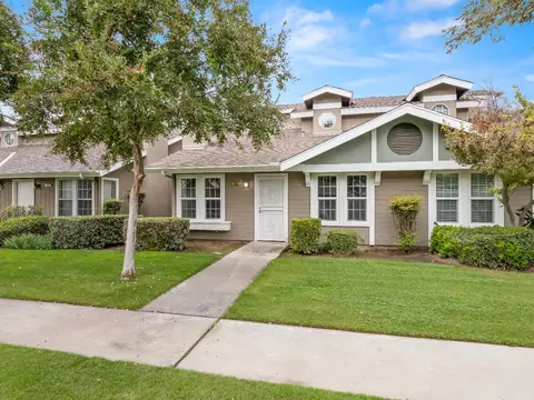 3770 W Barstow Ave #142, Fresno, CA 93711