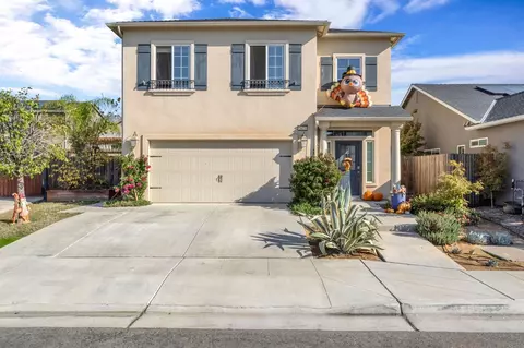 2625 Las Rosas Ave, Clovis, CA 93619