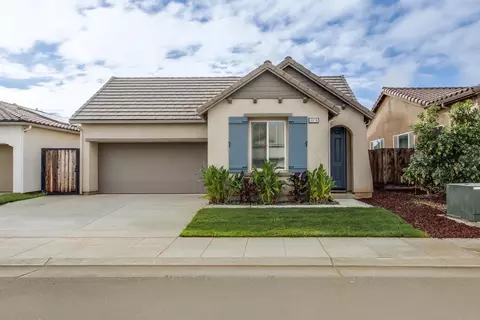 3918 Portals Ave, Clovis, CA 93619