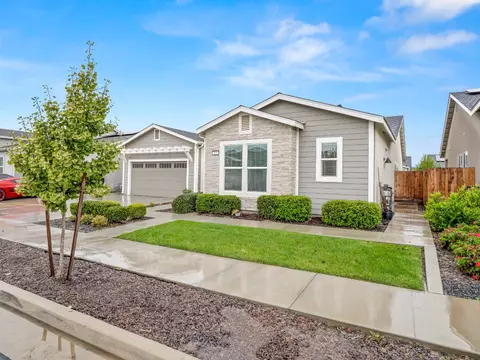 336 E Tyler Ct, Visalia, CA 93291
