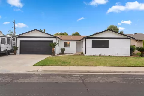 2932 Claremont Ave, Clovis, CA 93611