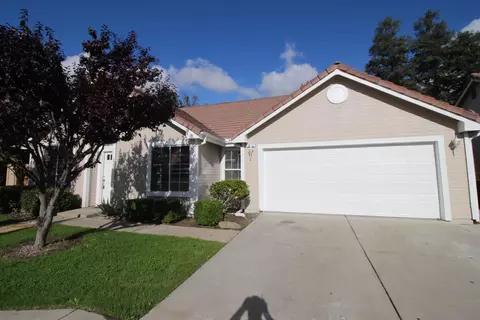 913 N Bush, Clovis, CA 93611