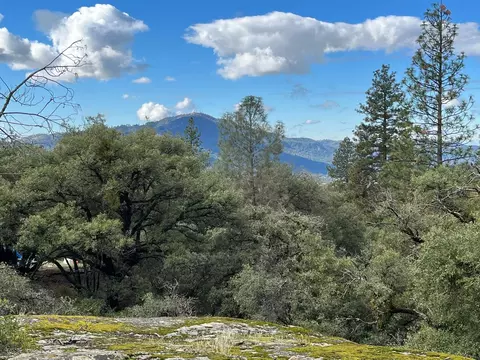28 Jean Rd E, Oakhurst, CA 93644