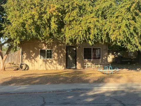 1051 12th St, Orange Cove, CA 93646