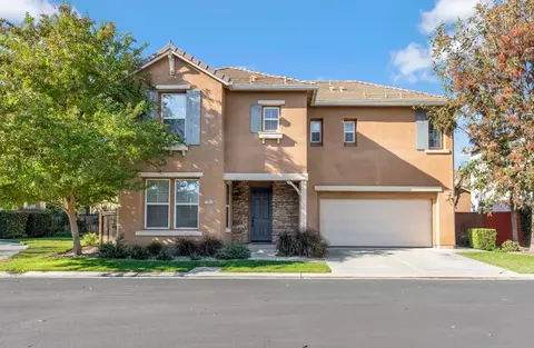 1856 N La Rue Ln, Clovis, CA 93619