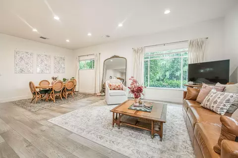 343 S 6th Avenue Dr, Kingsburg, CA 93631