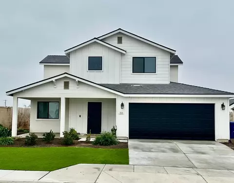788 Apple St, Dinuba, CA 93618