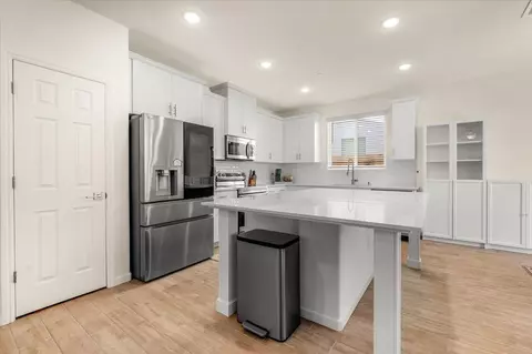 Kitchen - 1183 Encore Way W, Madera, CA 93636 photo 5 of 6