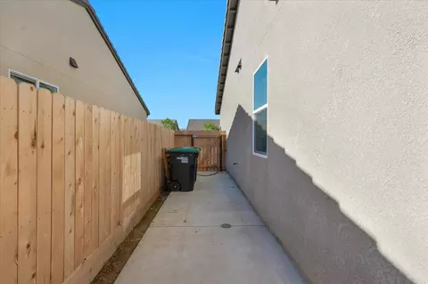 Exterior - 1183 Encore Way W, Madera, CA 93636 photo 6 of 8