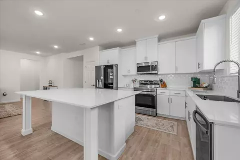 Kitchen - 1183 Encore Way W, Madera, CA 93636 photo 3 of 6