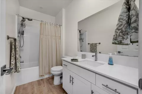 Bath - 1183 Encore Way W, Madera, CA 93636 photo 1 of 3