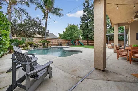 2946 Roberts Ave, Clovis, CA 93611