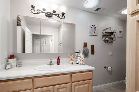 Bath - 37143 Avenue 16, Madera, CA 93636 photo 2 of 2