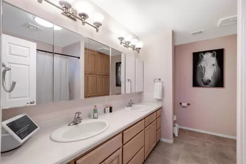 Bath - 37143 Avenue 16, Madera, CA 93636 photo 1 of 2