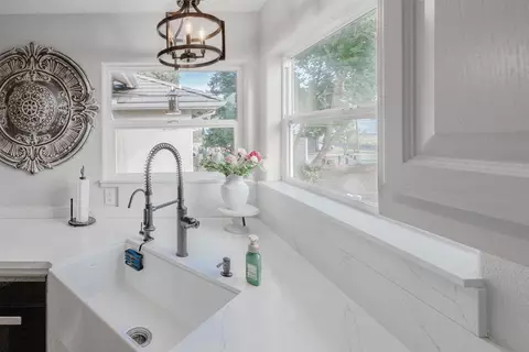 Kitchen - 37143 Avenue 16, Madera, CA 93636 photo 10 of 12