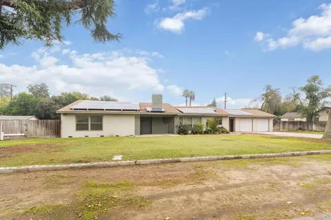 935 S Park Circle Dr, Fresno, CA 93727
