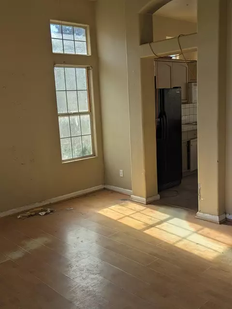 7711 N Ivanhoe Ave, Fresno, CA 93722