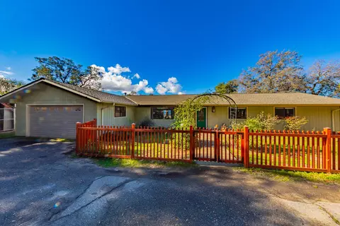 40733 Big Oak Flat Rd N, Oakhurst, CA 93644