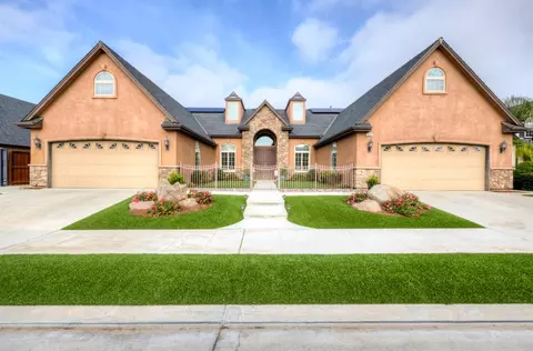 529 W Loyola Ave, Clovis, CA 93619